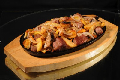 Картофель жареный со свининой и грибами